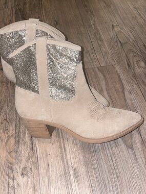 Dolce Vita Western Ankle Boots Beige Suede Glitter Panel | Block Heel | Size 9